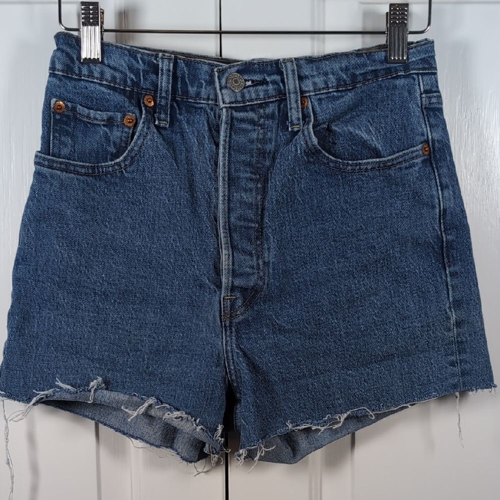 Levi's Premium Ribcage Straight Denim Shorts High Rise Raw Hem Festival Classic